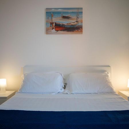 Villa Seaside - Beach Retreat With Jacuzzi Сиракуза Екстериор снимка