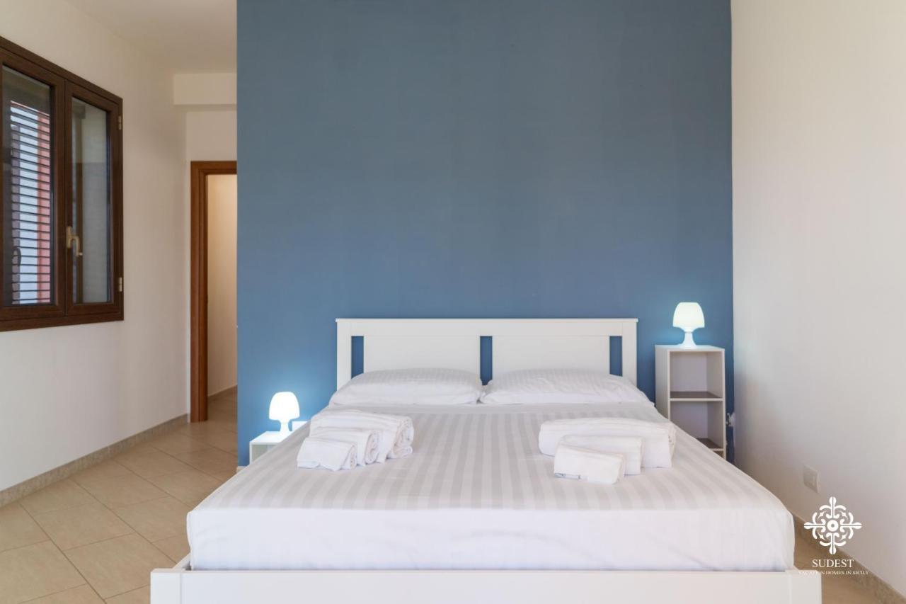 Villa Seaside - Beach Retreat With Jacuzzi Сиракуза Екстериор снимка