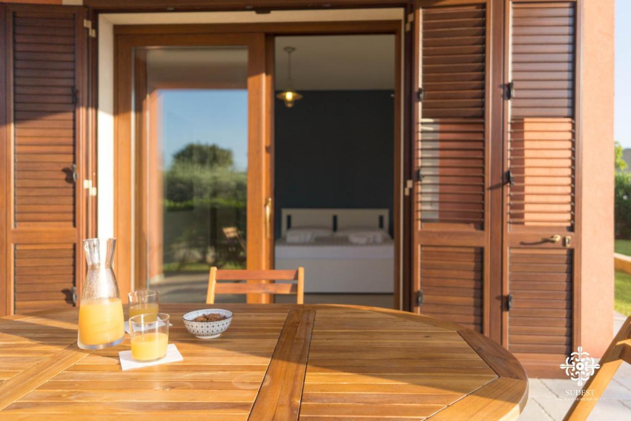 Villa Seaside - Beach Retreat With Jacuzzi Сиракуза Екстериор снимка