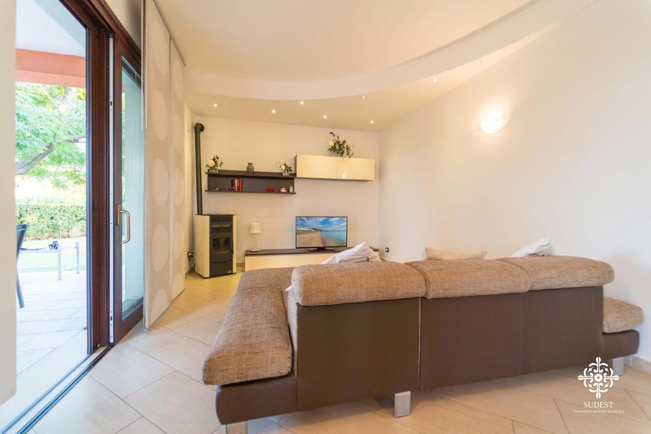 Villa Seaside - Beach Retreat With Jacuzzi Сиракуза Екстериор снимка
