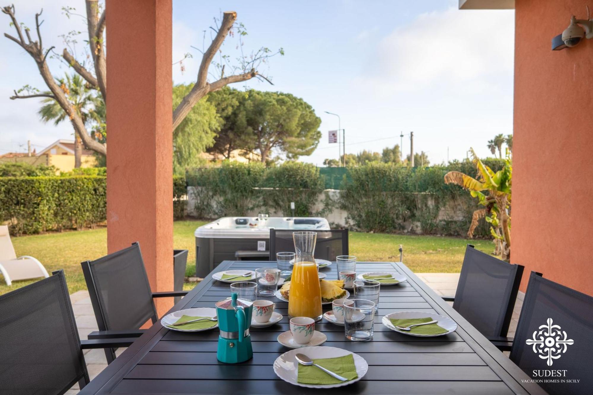 Villa Seaside - Beach Retreat With Jacuzzi Сиракуза Екстериор снимка
