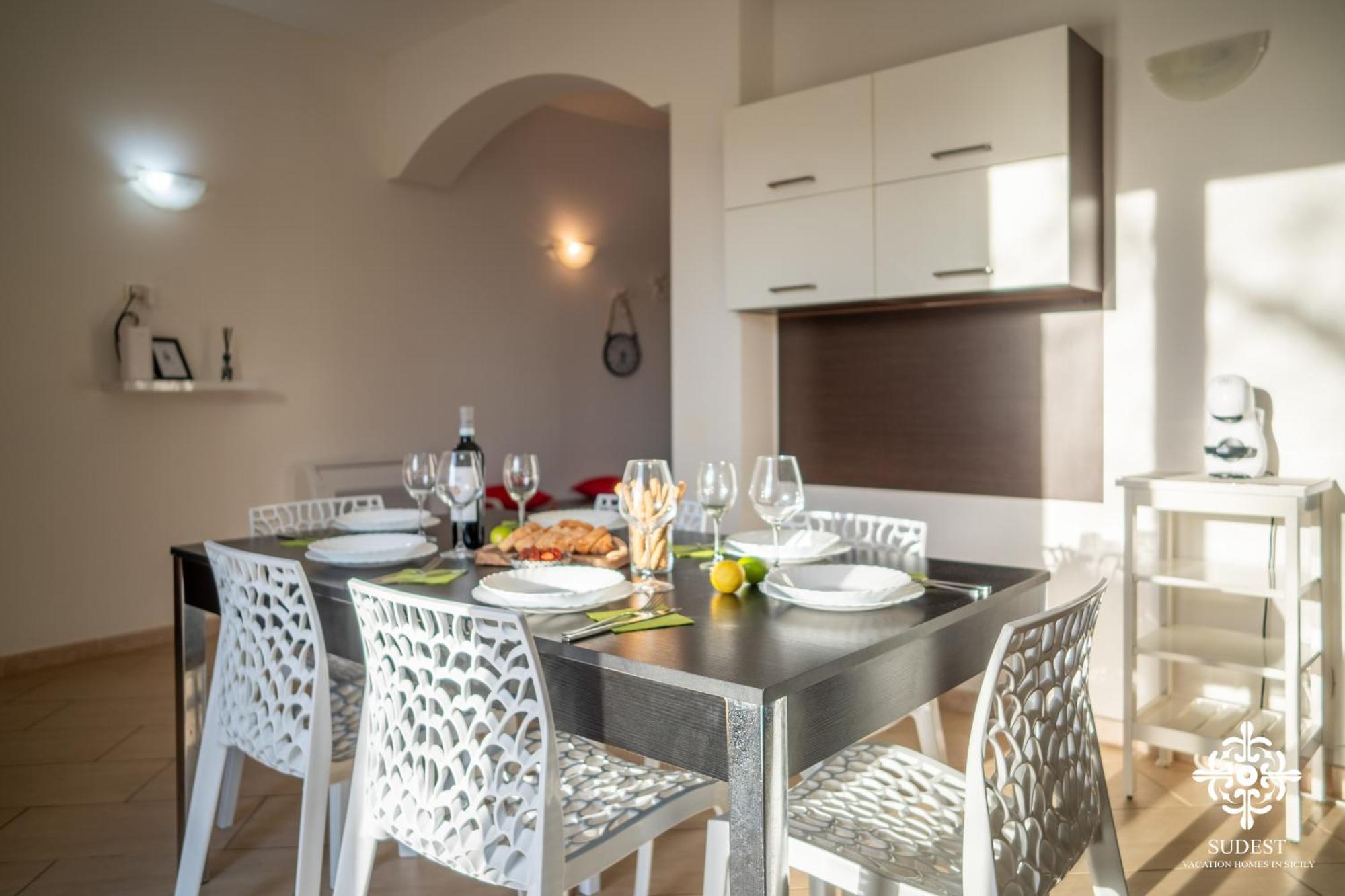 Villa Seaside - Beach Retreat With Jacuzzi Сиракуза Екстериор снимка